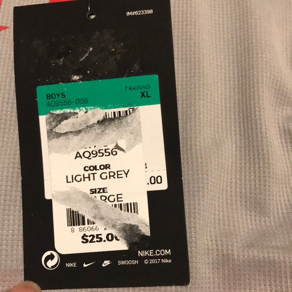 NWT Nike big boys muscle tee, size x-large.. - Picture 5 of 5